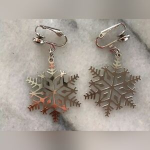 Vintage Avon Snowflake Silver Clip Dangle Earrings Holiday Winter Christmas WOW